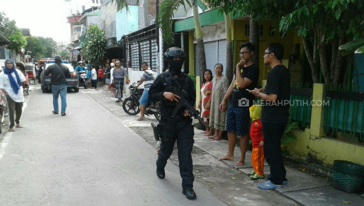 Tim Densus 88 Temukan Barang Bukti Ini Saat Geledah Rumah di Semanggi