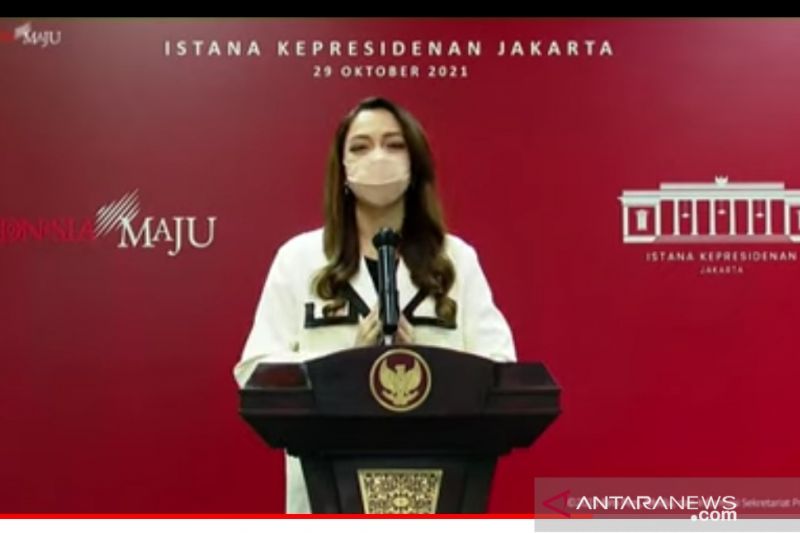Tangkapan layar Juru Bicara Pemerintah untuk Penanggulangan COVID-19 Reisa Broto Asmoro dalam siaran pers PPKM yang diikuti dari kanal YouTube FMB9 di Jakarta, Jumat (29/10/2021). (ANTARA/Andi Firdaus)