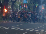 Aksi Bentrok Demo Bubarkan DPR di Jalan Gerbang Pemuda, Spark Mall Senayan Jakarta