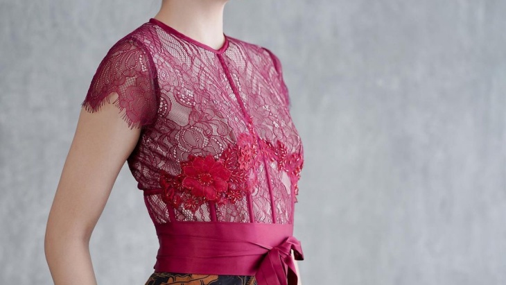 Asti Atmodjo Hadirkan Koleksi Batik Modern untuk Imlek 2023