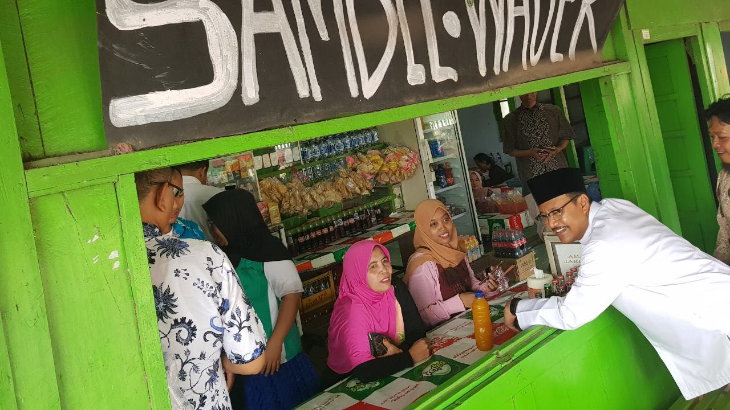 Gus Ipul dan pedagang wedang