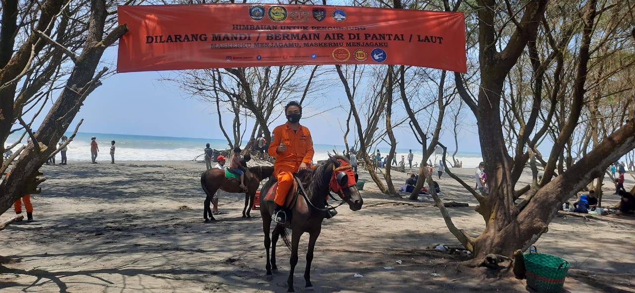 Basarnas Yogyakarta Terjunkan Petugas Patroli Berkuda di Pantai Selatan