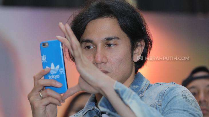 Dalam Adegan ini Vino G Bastian Rasakan Kegelisahan Chrisye