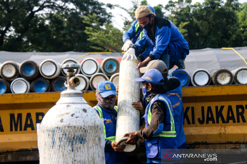 Luhut Instruksikan Oksigen Industri Dialihkan untuk Medis