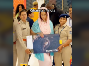Selesai Tampil di Pesta Anant Ambani, Rihanna Foto Bareng dengan Petugas Bandara dan Jurnalis