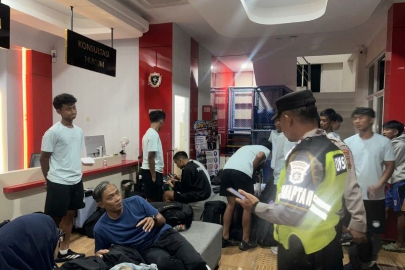 Pelaku Utama Penyerangan Bus Tim Akademi Persib Ditangkap, Botol Miras dan Sajam Ikut Disita