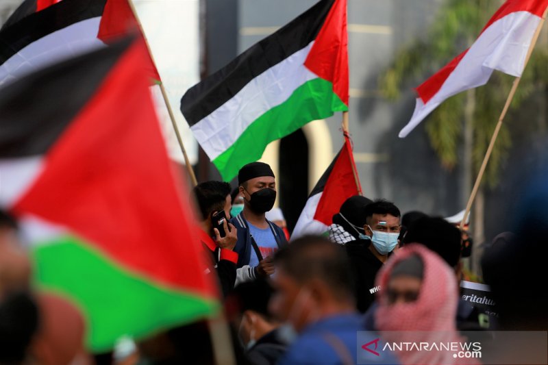 Suasana aksi bela Palestina di Kota Gorontalo, Provinsi Gorontalo, Senin (17/5/2021). (ANTARA/Adiwinata Solihin)