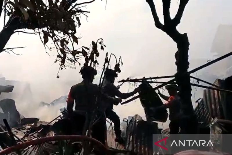 Asrama TNI Matoangin Makassar Kebakaran, 35 Rumah Barak Ludes Korban Dilarikan ke 2 RS