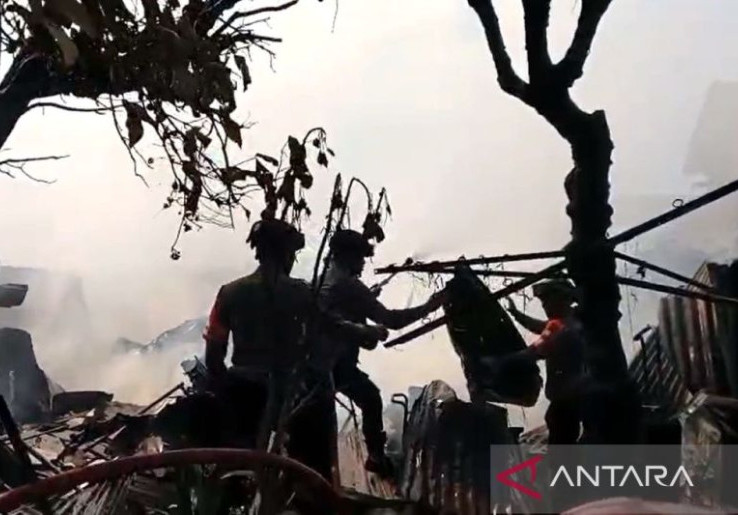 Asrama TNI Matoangin Makassar Kebakaran, 35 Rumah Barak Ludes Korban Dilarikan ke 2 RS