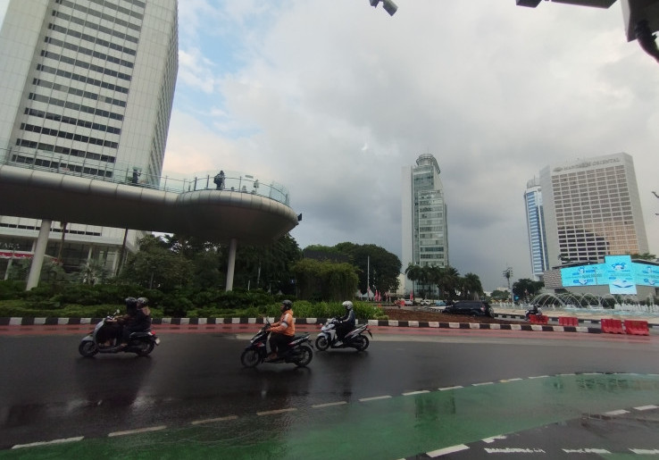 Kondisi Bundaran HI Tenang, Transportasi Umum Beroperasi Walau Tidak Berhenti di Beberapa Halte atau Stasiun