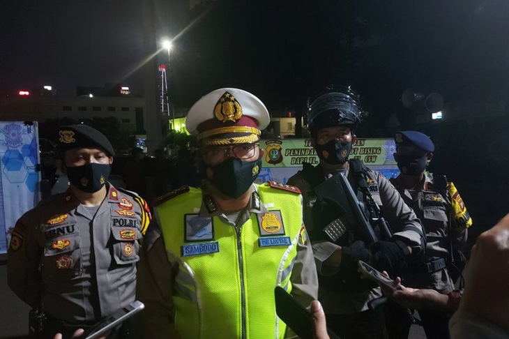 Direktur Lalu Lantas Polda Metro Jaya Kombes Pol. Sambodo Purnomo Yogo memberikan keterangan mengenai razia knalpot bising di Polda Metro Jaya, Rabu (10/3/2021). ANTARA/Fianda Sjofjan Rassat