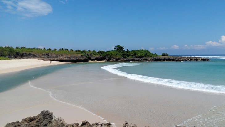Menikmati Keindahan Surga Tersembunyi Pantai Marosi