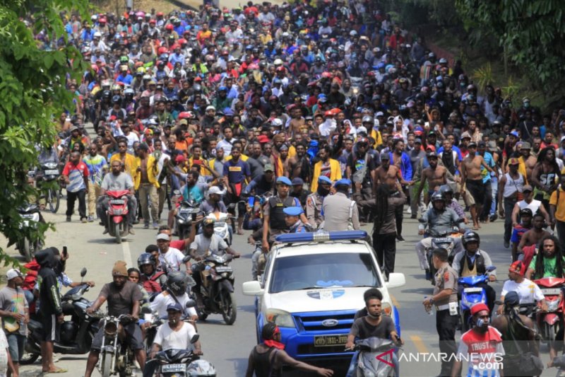 Warga Papua turun ke jalan untuk demonstrasi. (Foto: ANTARA)