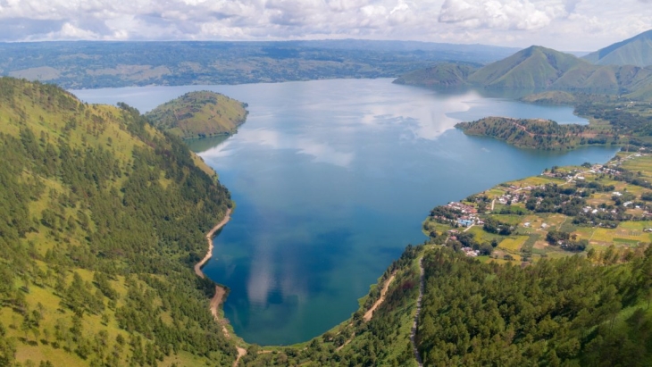 Danau Toba akan memiliki fasilitan glamping (Foto: travelcontinuously)