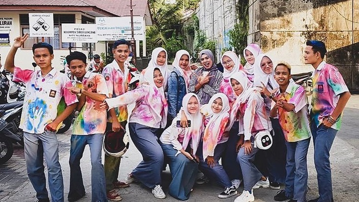 Ujian Nasional Belum Pasti Lulus, yang Penting Aing Coret-Coret Seragam Dulu