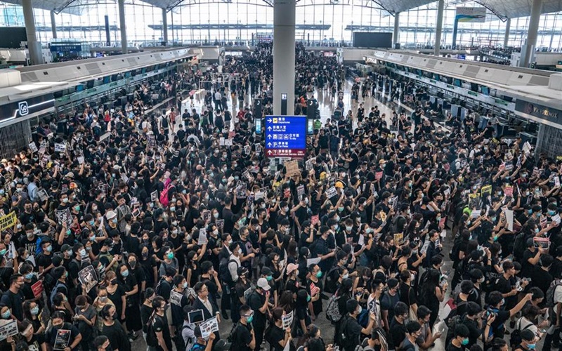 Dampak Unjuk Rasa Anti Pemerintah, Otoritas Bandara Hong Kong Batalkan Semua Penerbangan