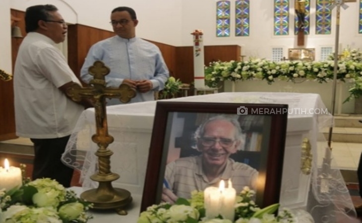  Anies Melayat Sejarawan Jakarta Adolf Heuken SJ