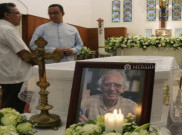  Anies Melayat Sejarawan Jakarta Adolf Heuken SJ