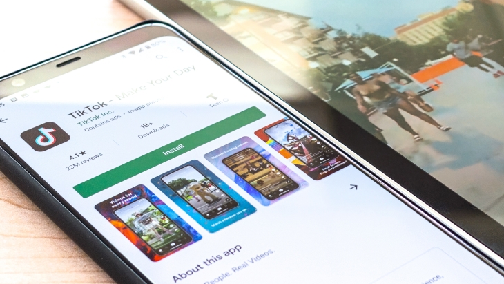 TikTok melacak pengguna Andorid selama 15 bulan. (Foto: Unsplash/Obi Onyeador)