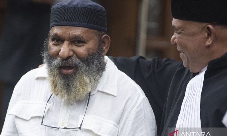 Hakim Ingatkan Lukas Enembe Tidak Potong Omongan Jaksa