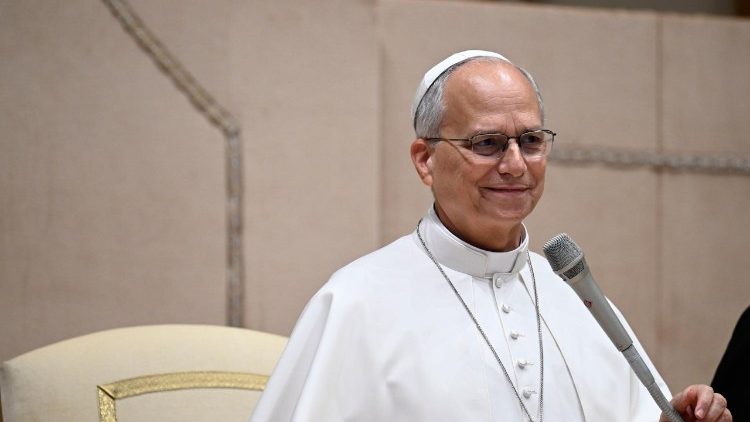 Kondisi Paus Leo XIV Membaik Usai Operasi Tumor Paru, Sudah Bisa Berjalan