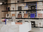 Saint Laurent Buka Toko Buku di Paris