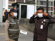 Abu Vulkanik Gunung Anak Krakatau Mengancam Kelompok Rentan, Pramono Minta Harga Masker Tak Dipermainkan