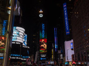Aziz Hedra Kembali Mejeng di Time Square New York