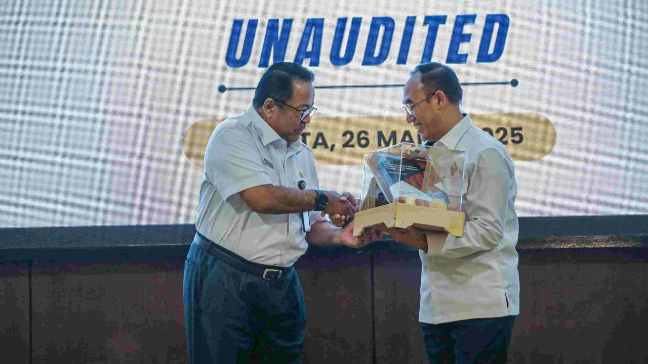Wagub Rano Serahkan Laporan Keuangan Tahun 2024 ke BPK