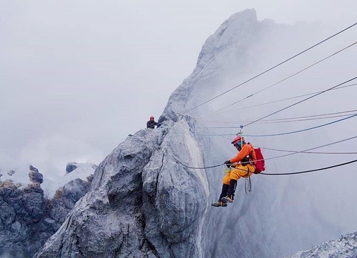 Puncak Cartenz. (Foto: instagram.com/gunung_id)