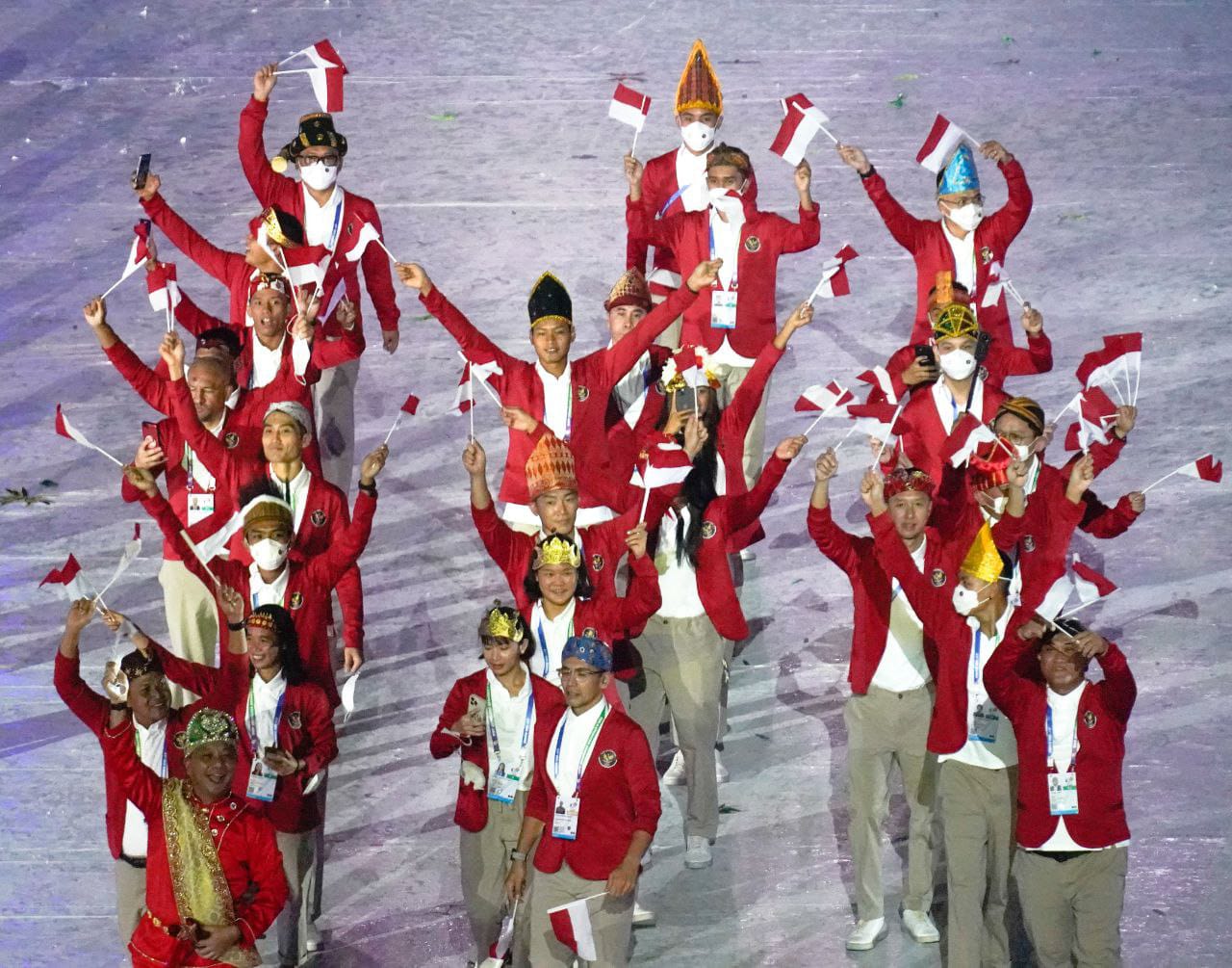 Kontingen Indonesia saat pembukaan SEA Games Vietnam. (Foto: NOC Indonesia/MP Media/Iqbal Fauzi)