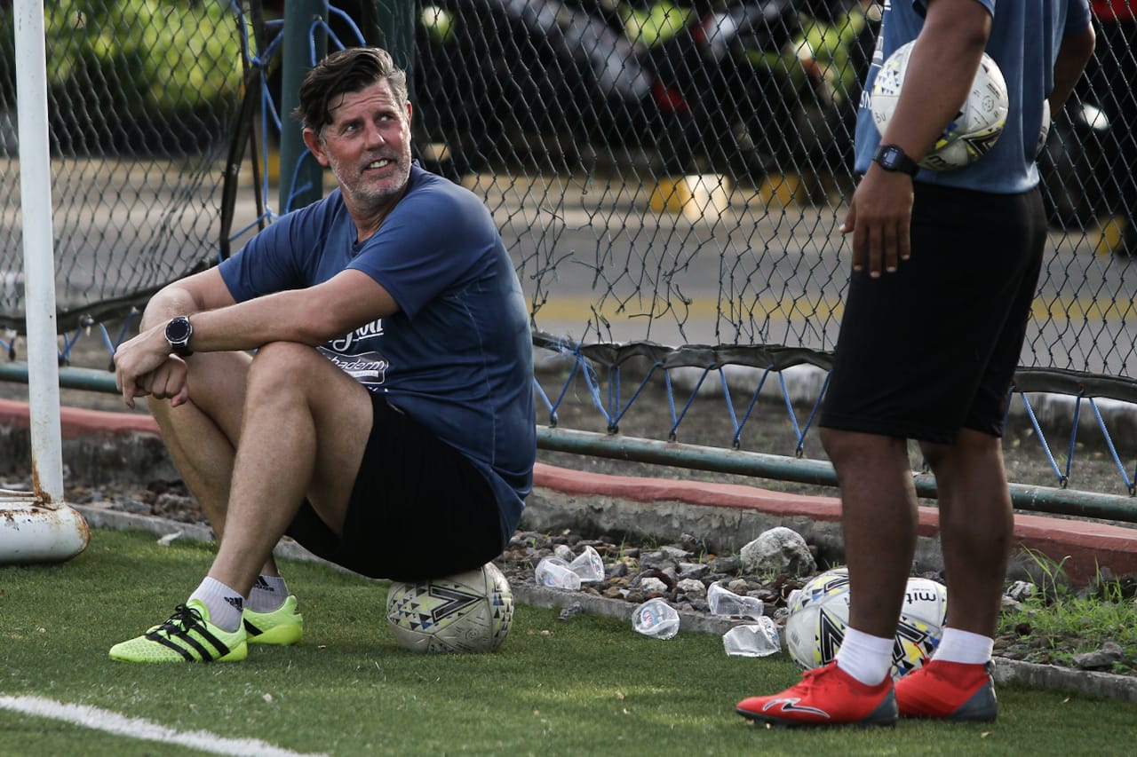 Cerita Pelatih Kiper Bali United Kala Hadapi Roy Keane di Liga Inggris