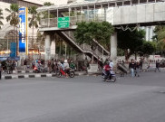 TNI Halau Pelajar dan Masyarakat untuk Solat Magrib
