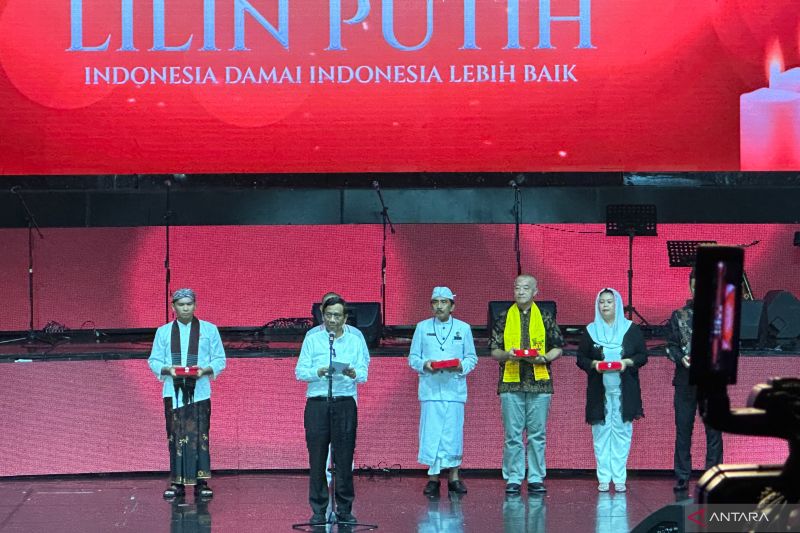 Ganjar - Mahfud Tekankan Persaudaraan Saat Hadiri Perayaan Natal dan Konser Lilin Putih