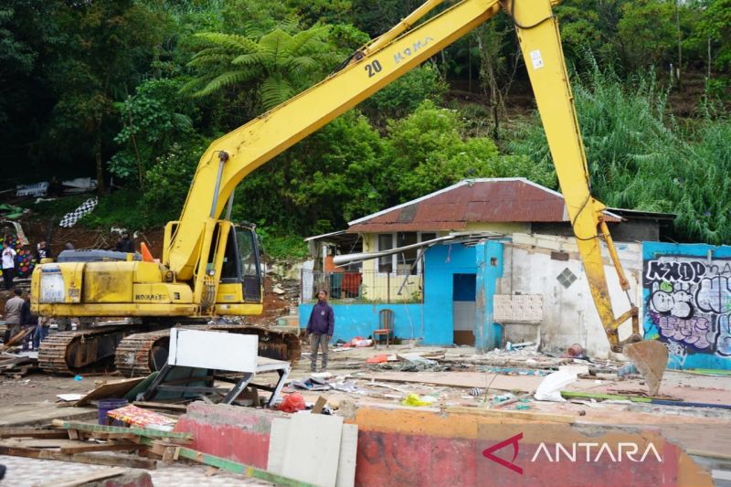 Pemilik Sempat Menolak, Restoran Puncak Asri Akhirnya Dibongkar
