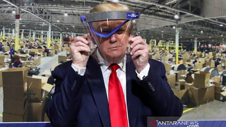 Kasus COVID-19 Capai 2 Juta, Biden Tuding Trump Tak Serius