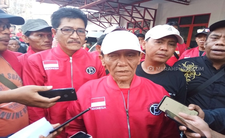  Massa Geruduk Kantor DPC Solo Desak Megawati Keluarkan Rekomendasi untuk Purnomo-Teguh