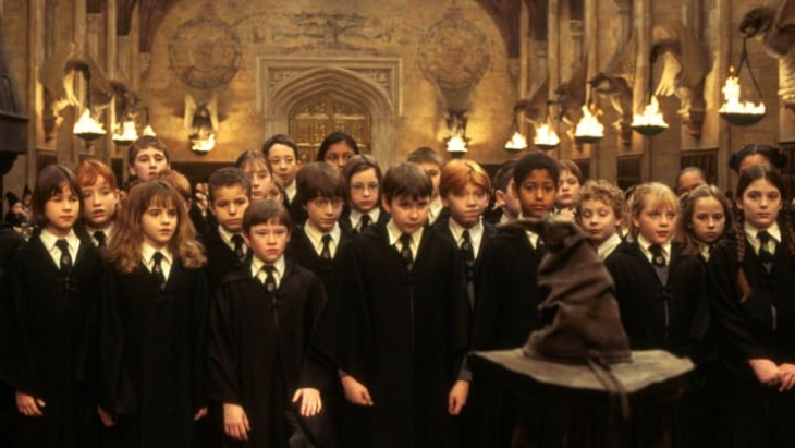 Salah satu adegan dalam film Harry Potter and the Sorcerers Stone. (Foto: vocal.com)