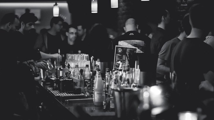 5 Tipe Teman Clubbing yang Kocak