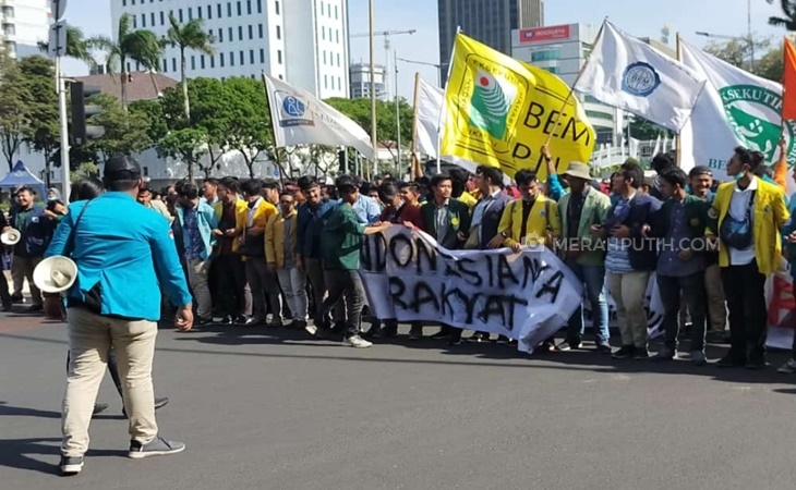  Demo di Kawasan Patung Kuda, Ratusan Mahasiswa Tuntut Jokowi Tuntaskan Janji Kampanyenya
