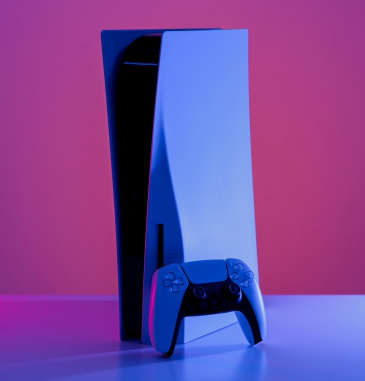 Sony berhasil menjual 7,8 juta unit PS5 hingga 31 Maret. (Foto: Unsplash/Martin Katler)