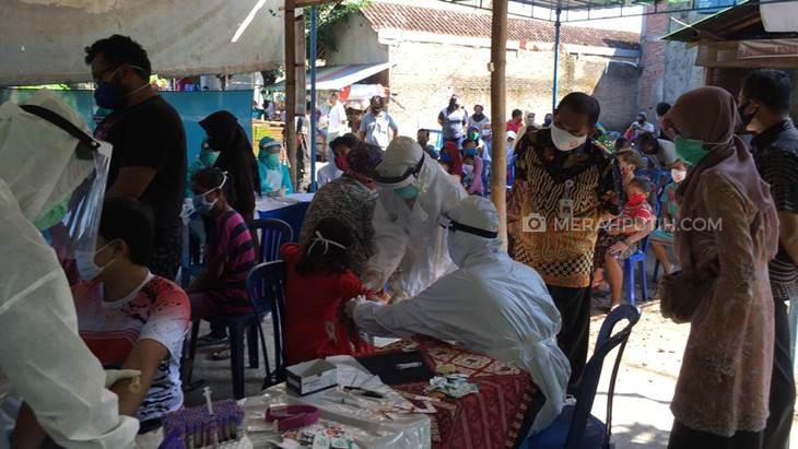 Satu Keluarga Positif Usai Ikut Salat Tarawih, Ratusan Warga Jalani Rapid Test