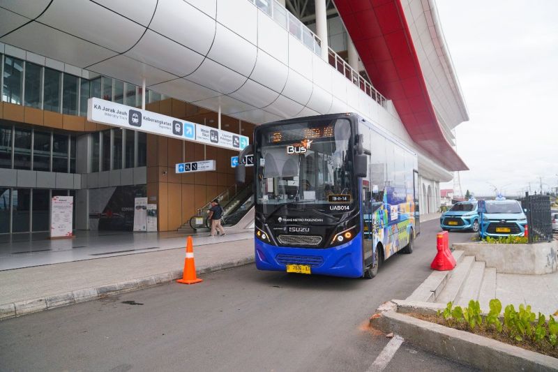 Kini, Ada Layanan Shuttle Gratis Bagi Penumpang Whoosh di Stasiun Padalarang