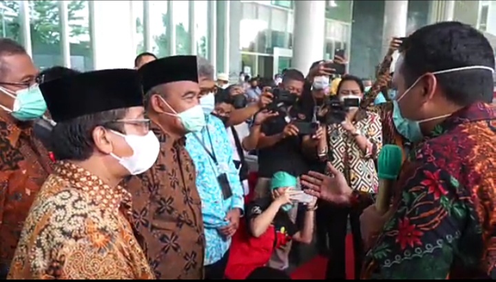Menko PMK Muhadjir Effendy melakukan kunjungan kerja di UNS Surakarta, Jawa Tengah, Jumat (19/2). (MP/Ismail)
