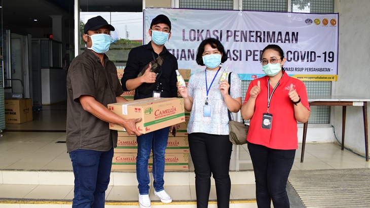 Lawan Virus Corona, Priskila Donasikan 7.200 Hand Spray ke RSUP Persahabatan