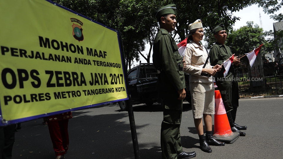Memperingati Hari Pahlawan, Polisi Kenakan Baju Pejuang Saat Operasi Zebra Jaya