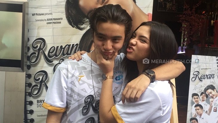 Bryan Domani Bantah Cinlok dengan Angela Gilsha