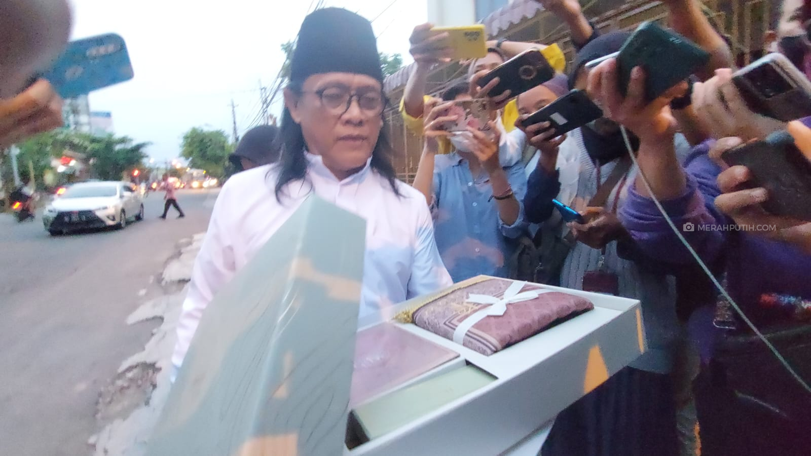 Souvenir Pengajian Jelang Pernikahan Kaesang dan Erina, Ada Al Quran hingga Sajadah