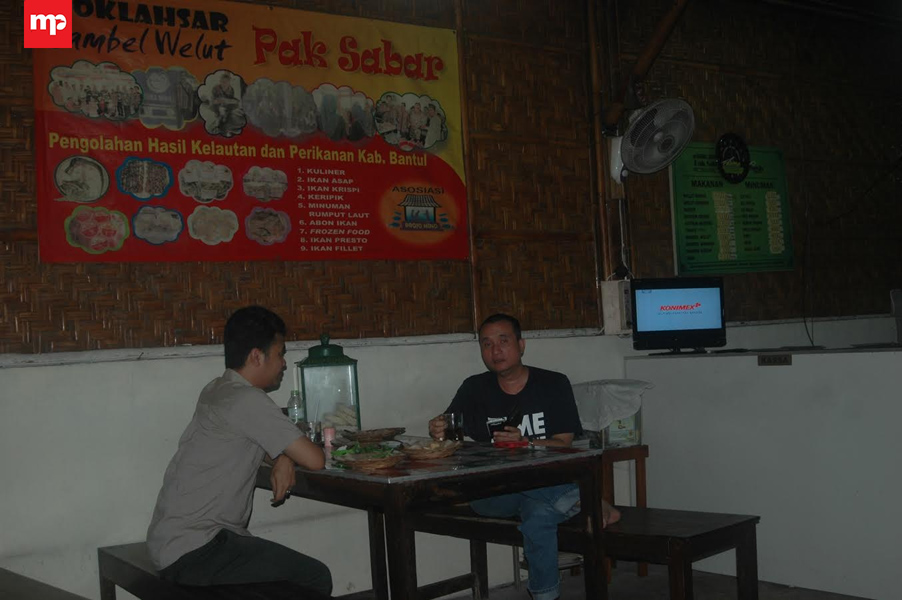 Artis Ibukota Ini Rela Blusukan ke Warung Belut Pak Sabar
