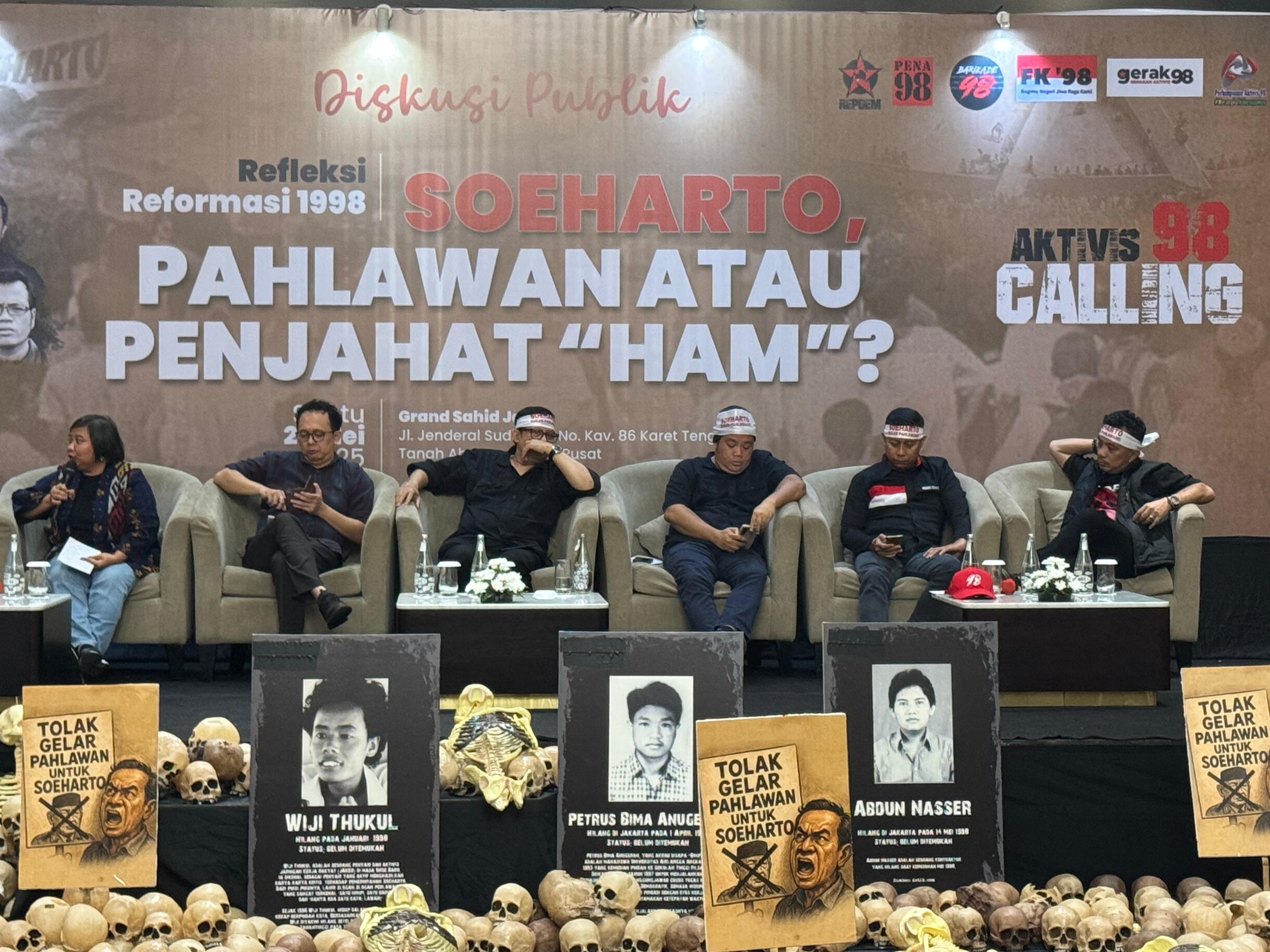 Peringati 27 Tahun Reformasi, Aktivis 98 Pamerkan Tengkorak Korban Kekejaman Orba